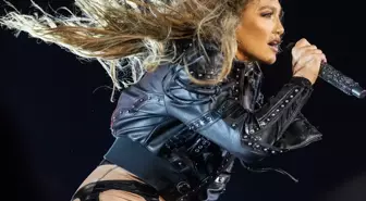 Jennifer Lopez Muhteşem Enerjisi ve Dans Şovlarıyla İstanbul’u Büyüledi