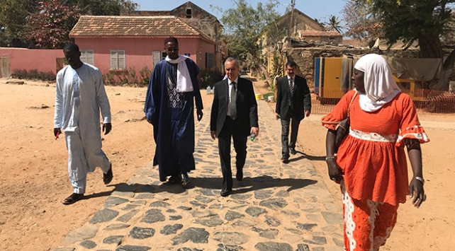 Dakar Büyükelçisi Civaner, Senegal’deki köleler evini gezdi