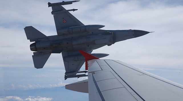 F-16 pilotları Cumhurbaşkanı Erdoğan’ı selamladı