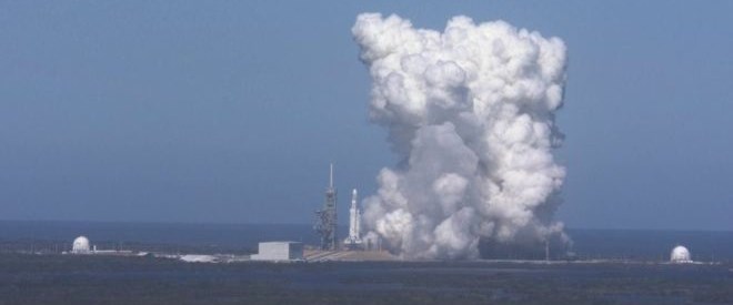 SpaceX dünyanın en güçlü roketini test etti  