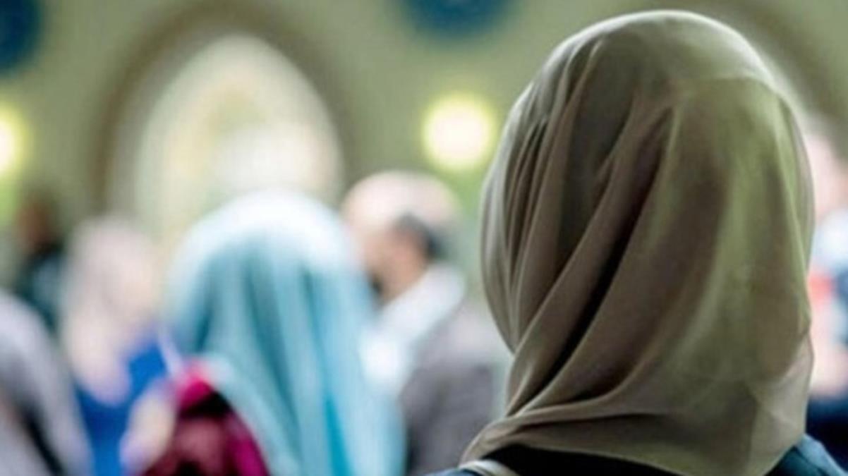 İzmir’de başörtülü öğrenciyi okula almayan ilkokul yöneticisi ve öğretmen açığa alındı