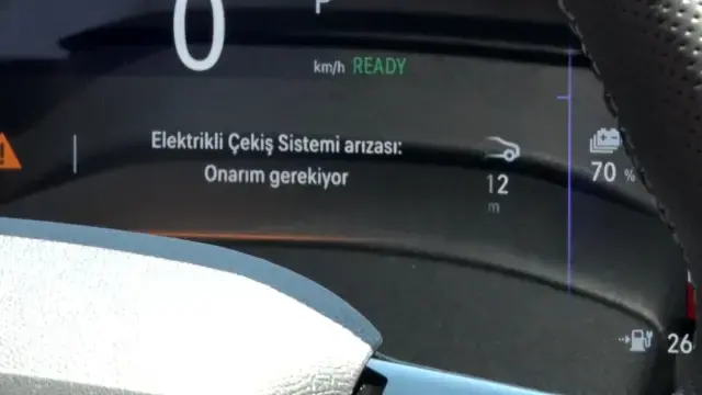 1.5 milyona sıfır araç aldı, trafikte frenleri tutmadı