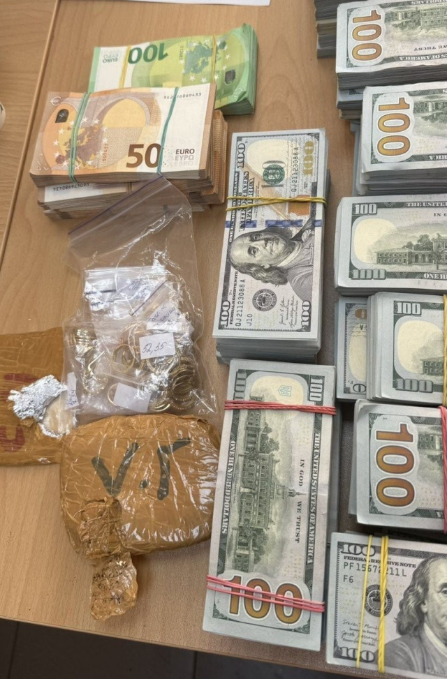 Çanta dolusu Euro, dolar ve altınla sınırda yakalandı