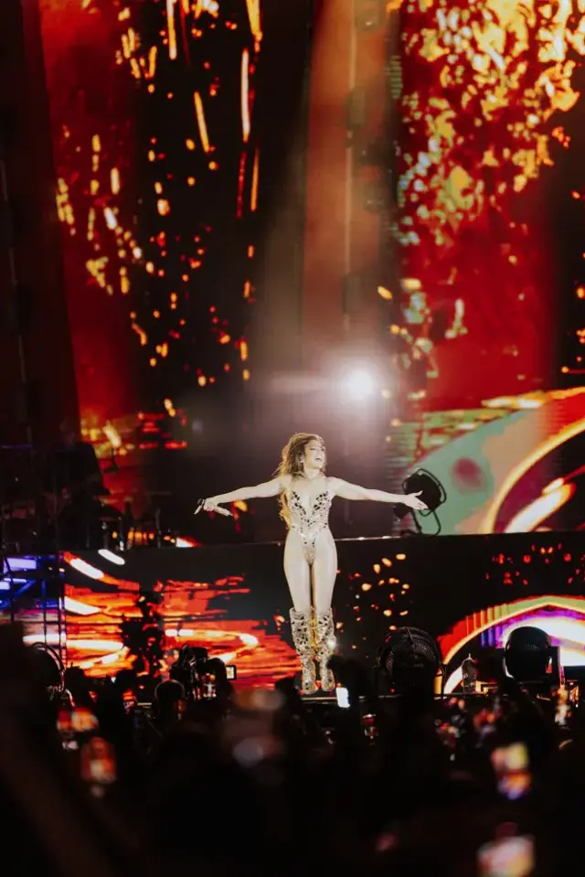 Jennifer Lopez Muhteşem Enerjisi ve Dans Şovlarıyla İstanbul'u Büyüledi