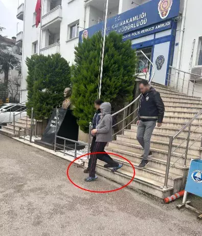 5 yaşındaki oğlunu ölüme böyle götürdü! O yoldan sırılsıklam ve yalınayak döndü 5 yaşındaki oğlunu ölüme böyle götürdü! O yoldan sırılsıklam ve yalınayak döndü